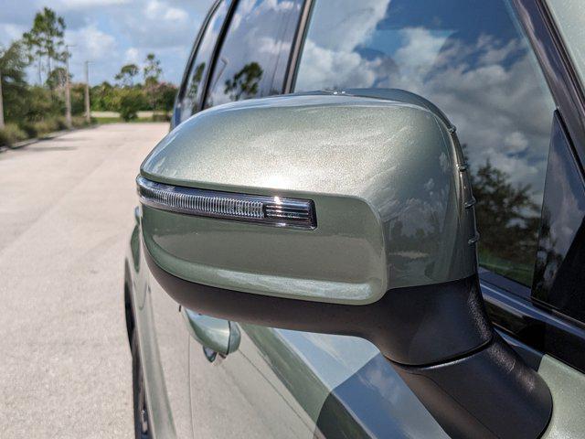 Photo of 2025 Green Kia Telluride