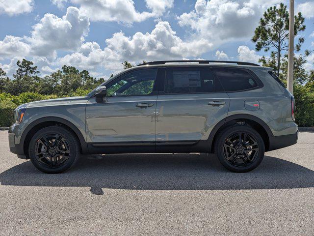 Photo of 2025 Green Kia Telluride