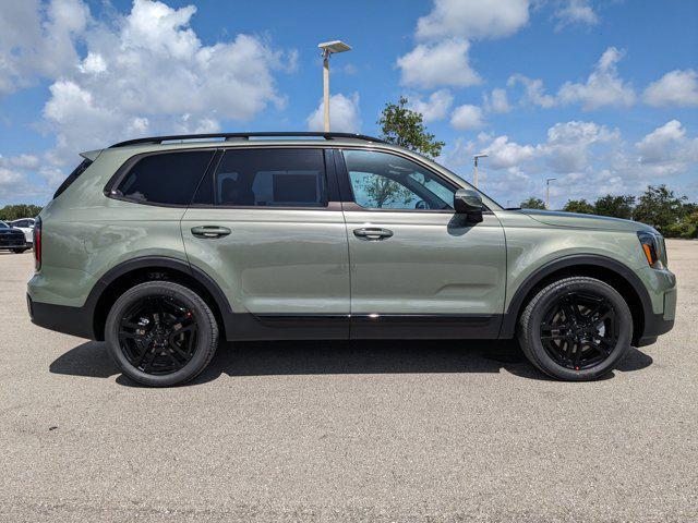 Photo of 2025 Green Kia Telluride