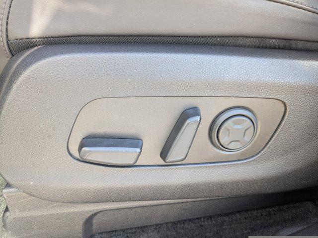 Photo of 2024 Snow White Pearl Kia Carnival