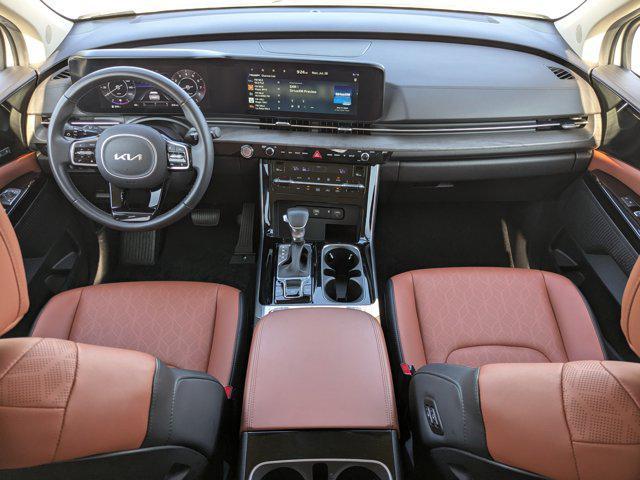 Photo of 2024 Snow White Pearl Kia Carnival