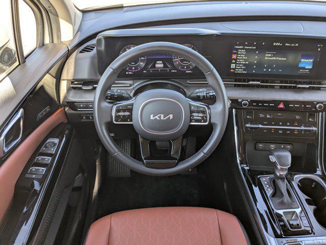 Photo of 2024 Snow White Pearl Kia Carnival