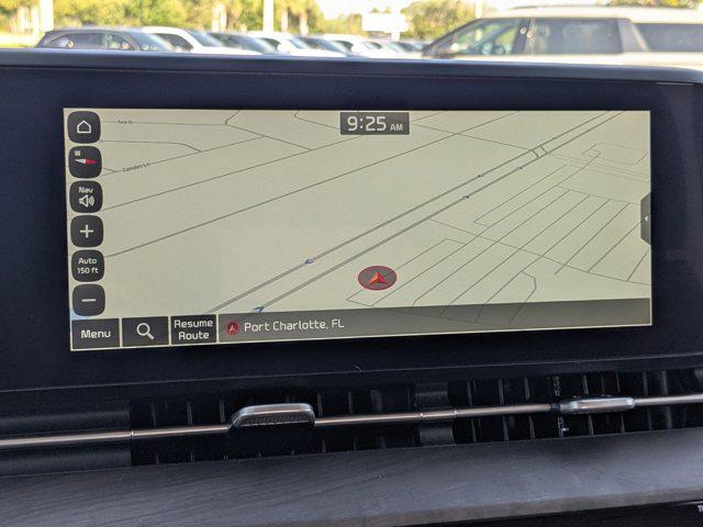 Photo of 2024 Snow White Pearl Kia Carnival