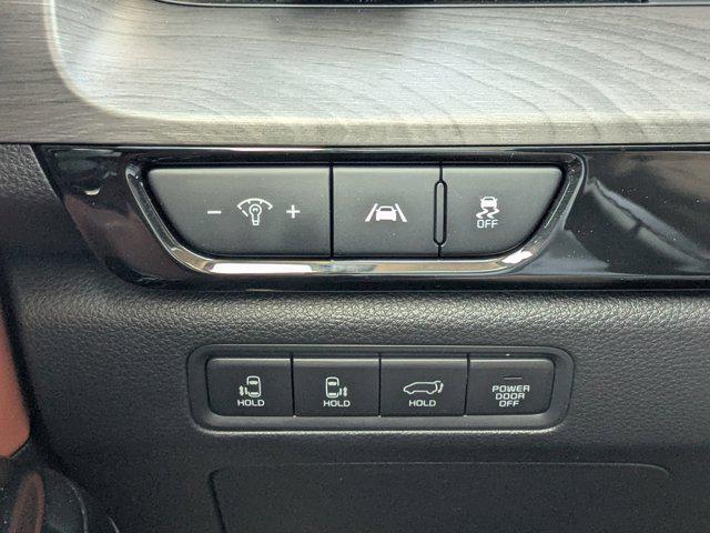 Photo of 2024 Snow White Pearl Kia Carnival