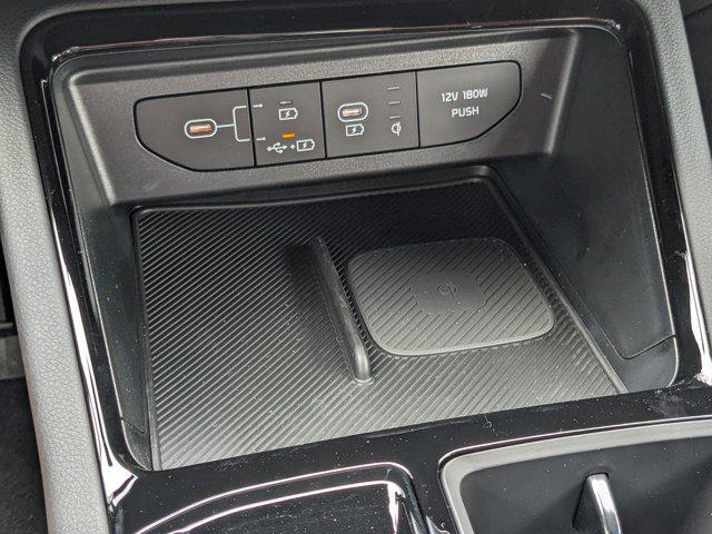 Photo of 2025 White Pearl Kia K5