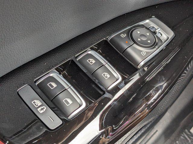 Photo of 2025 White Pearl Kia K5