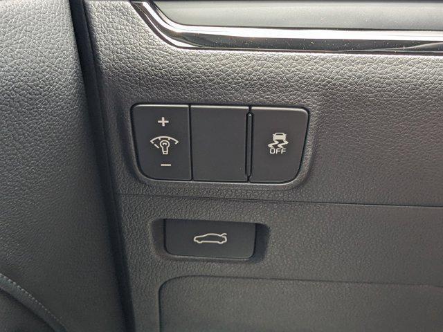 Photo of 2025 White Pearl Kia K5
