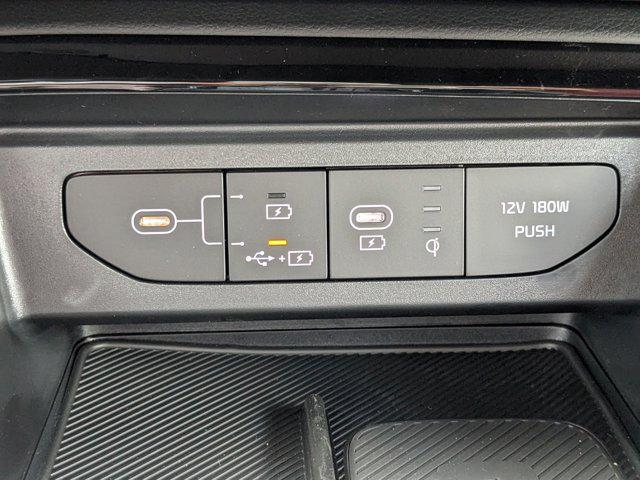 Photo of 2025 White Pearl Kia K5