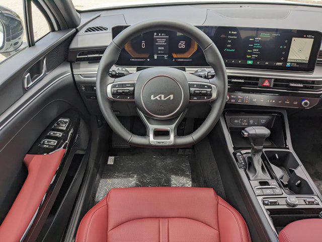 Photo of 2025 White Pearl Kia K5