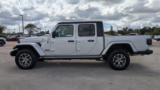 Photo of 2024 Silver Zynith Clearcoat Jeep Gladiator