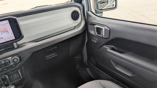 Photo of 2024 Silver Zynith Clearcoat Jeep Gladiator