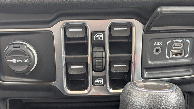 Photo of 2024 Silver Zynith Clearcoat Jeep Gladiator