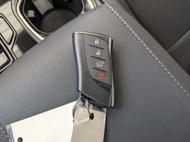 Photo of 2025 Eminent White Pearl Lexus RX 350