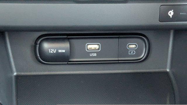 Photo of 2026 White Pearl Kia Seltos