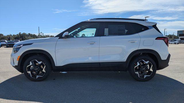 Photo of 2026 White Pearl Kia Seltos