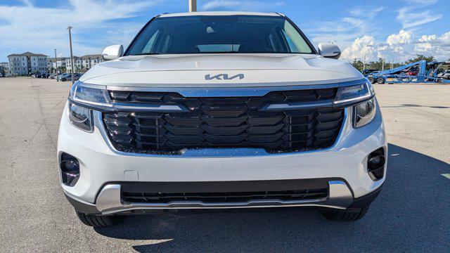 Photo of 2026 White Pearl Kia Seltos