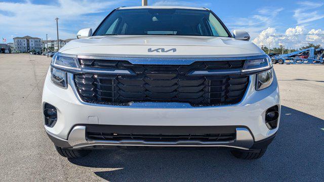 Photo of 2026 White Pearl Kia Seltos