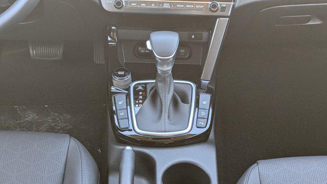Photo of 2026 White Pearl Kia Seltos
