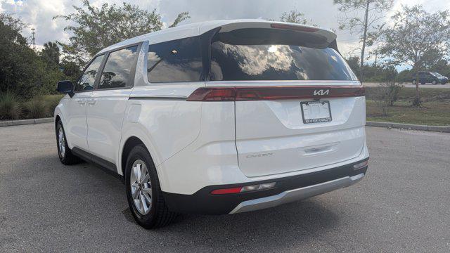 Photo of 2024 Snow White Pearl Kia Carnival