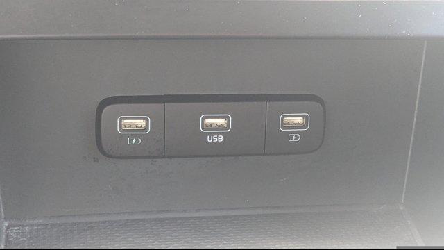 Photo of 2024 Snow White Pearl Kia Carnival