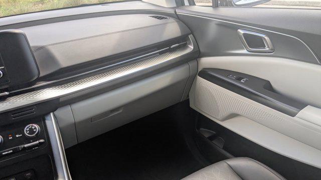 Photo of 2024 Snow White Pearl Kia Carnival