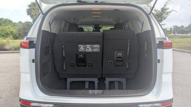 Photo of 2024 Snow White Pearl Kia Carnival