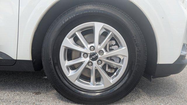 Photo of 2024 Snow White Pearl Kia Carnival