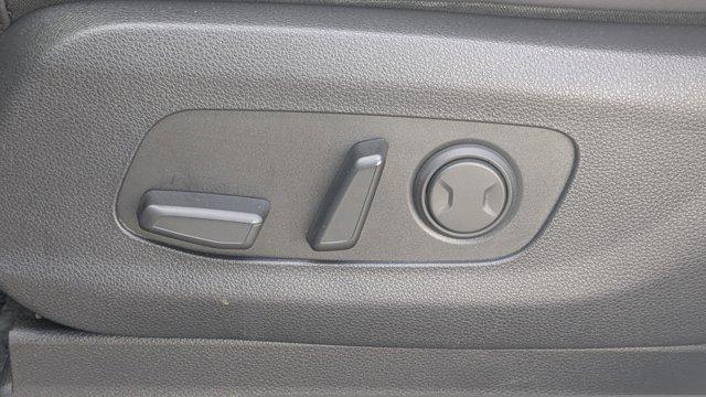 Photo of 2024 Snow White Pearl Kia Carnival