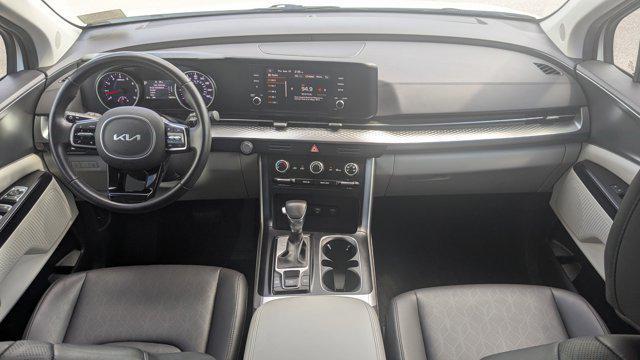 Photo of 2024 Snow White Pearl Kia Carnival
