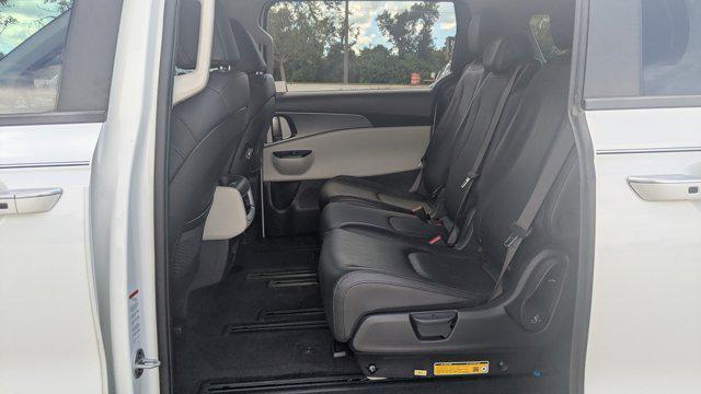 Photo of 2024 Snow White Pearl Kia Carnival