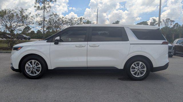 Photo of 2024 Snow White Pearl Kia Carnival
