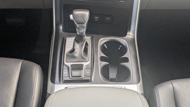 Photo of 2024 Snow White Pearl Kia Carnival