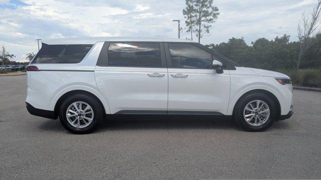 Photo of 2024 Snow White Pearl Kia Carnival