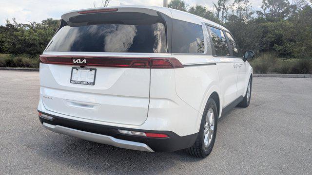Photo of 2024 Snow White Pearl Kia Carnival