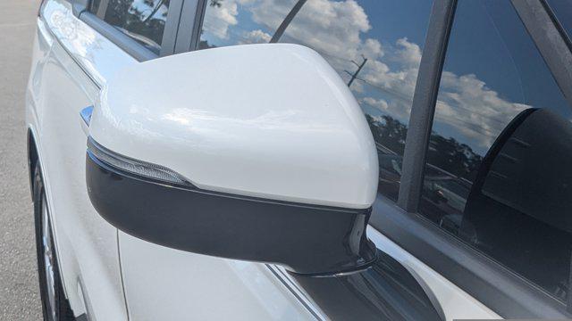 Photo of 2024 Snow White Pearl Kia Carnival