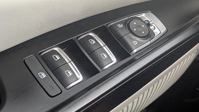 Photo of 2024 Snow White Pearl Kia Carnival