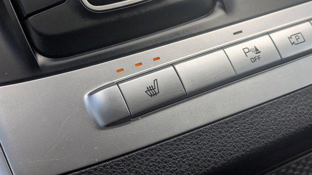 Photo of 2024 Snow White Pearl Kia Carnival