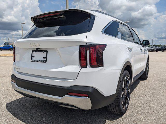 Photo of 2025 White Pearl Kia Sorento