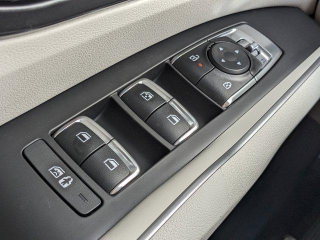 Photo of 2025 White Pearl Kia Sorento