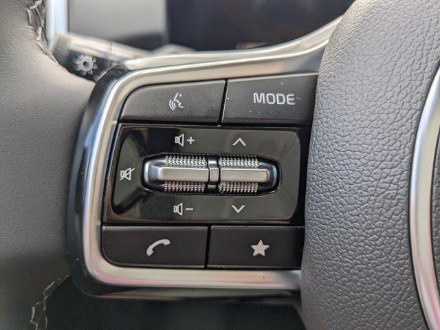 Photo of 2025 White Pearl Kia Sorento