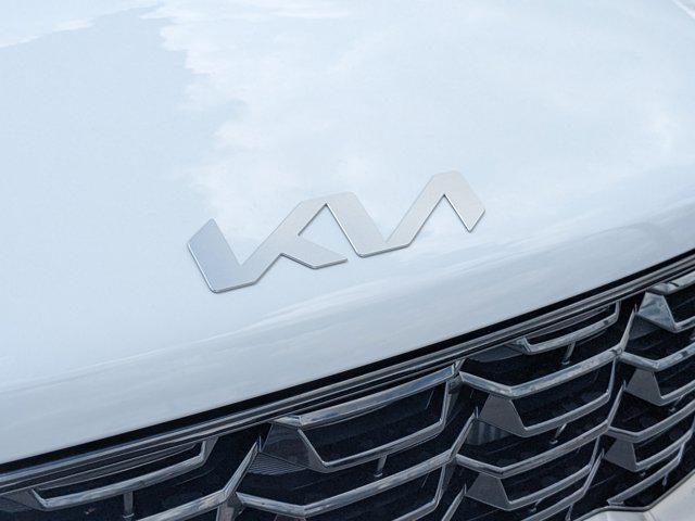 Photo of 2025 White Pearl Kia Sorento