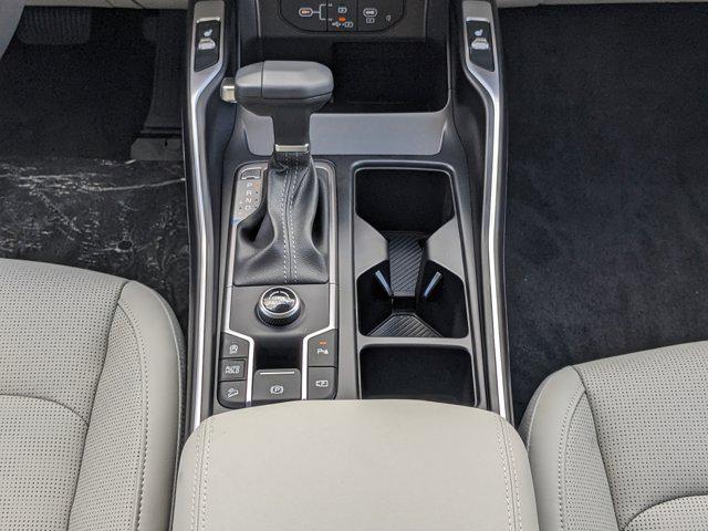 Photo of 2025 White Pearl Kia Sorento