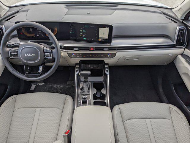 Photo of 2025 White Pearl Kia Sorento