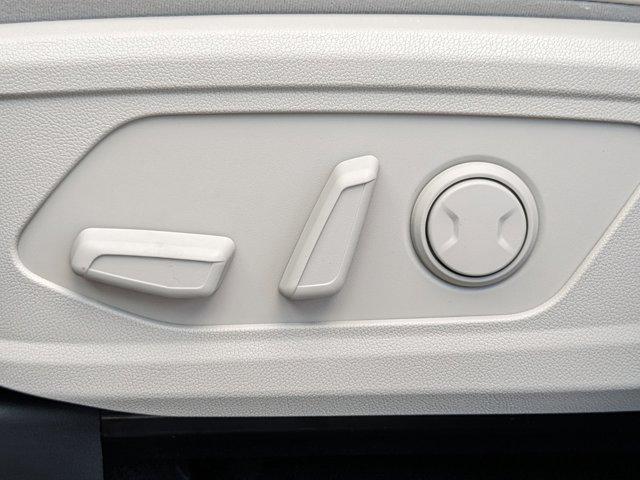 Photo of 2025 White Pearl Kia Sorento