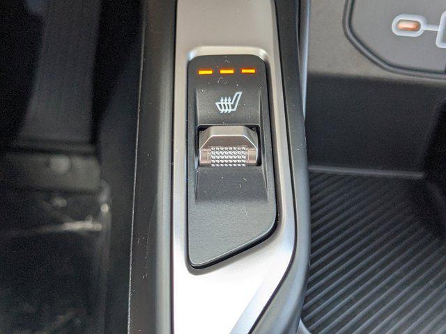 Photo of 2025 White Pearl Kia Sorento