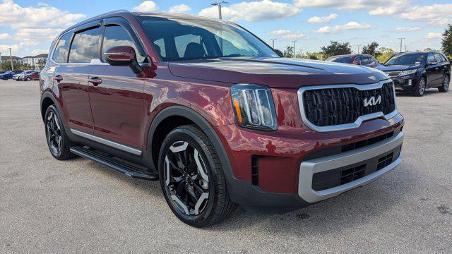Photo of 2023 Dawning Red Kia Telluride