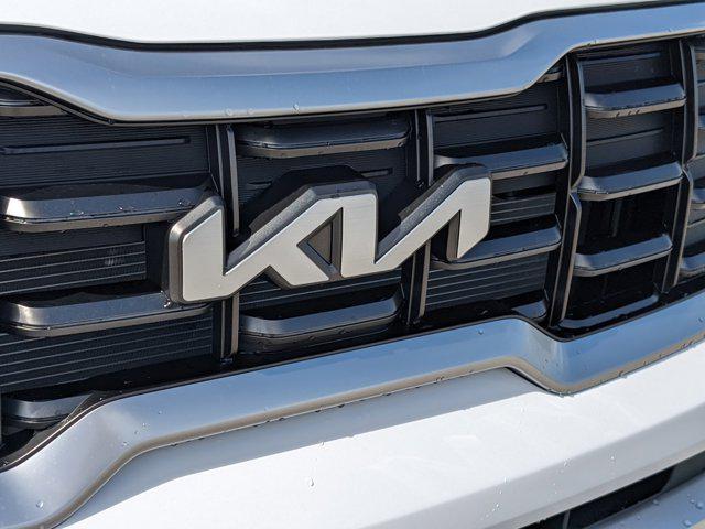 Photo of 2025 White Pearl Kia Telluride