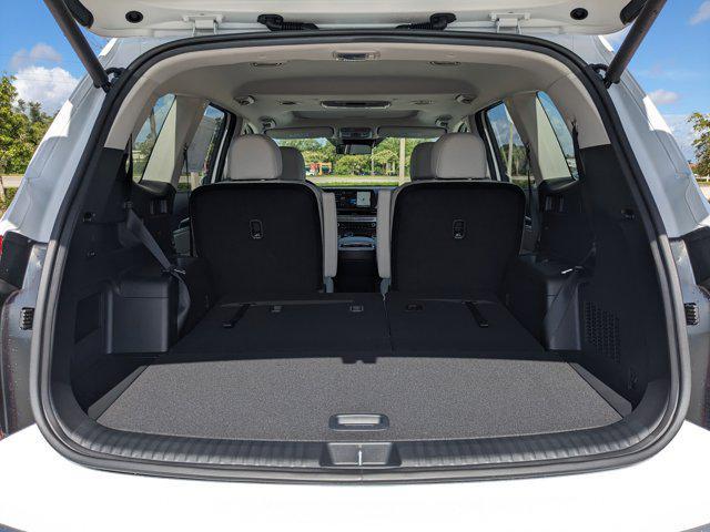 Photo of 2025 White Pearl Kia Telluride