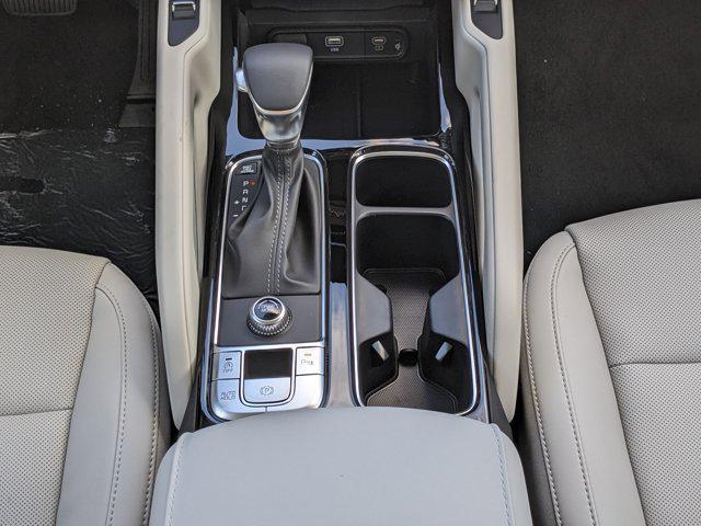 Photo of 2025 White Pearl Kia Telluride