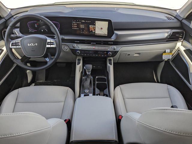Photo of 2025 White Pearl Kia Telluride